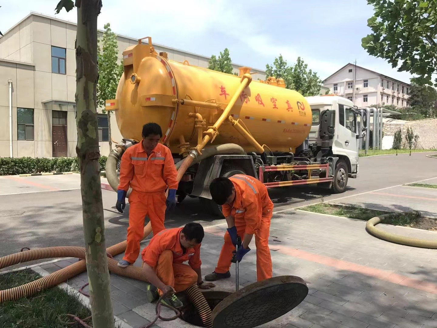 崇明化粪池清理与5-8吨吸粪车施工效率分析